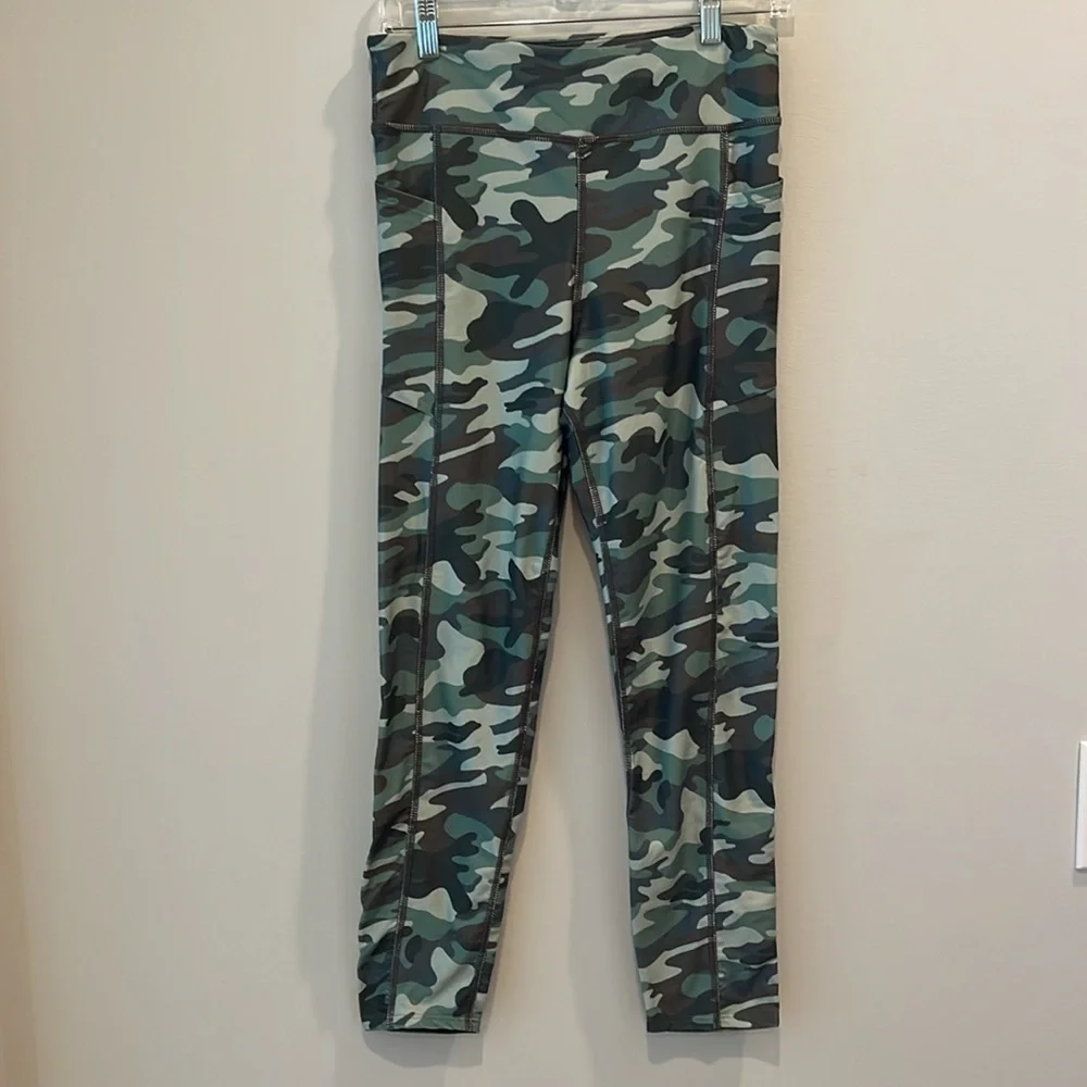 Flexure - girls size 16 - Frita active pocket legging.  Green camo design.